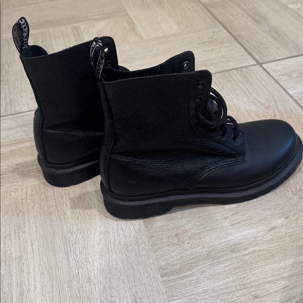 Doc Martens Black Leather Lace-Up Boots US 9
